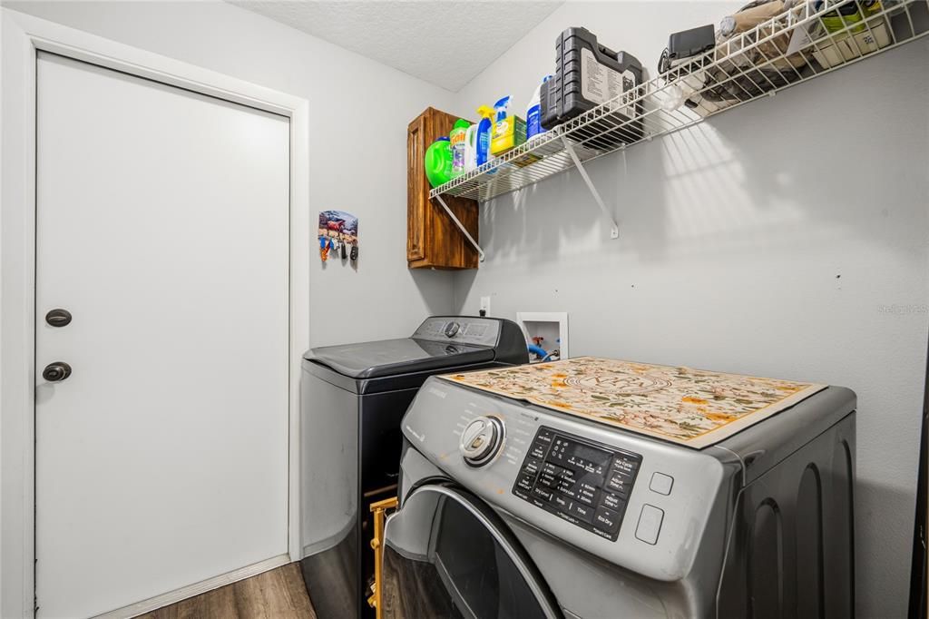 For Sale: $1,100,000 (3 beds, 2 baths, 1526 Square Feet)