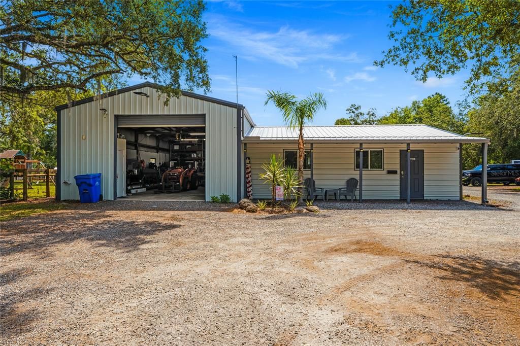 For Sale: $1,100,000 (3 beds, 2 baths, 1526 Square Feet)