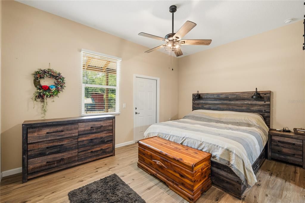 For Sale: $1,100,000 (3 beds, 2 baths, 1526 Square Feet)