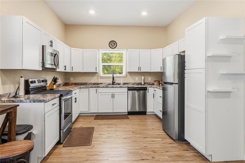 For Sale: $1,100,000 (3 beds, 2 baths, 1526 Square Feet)