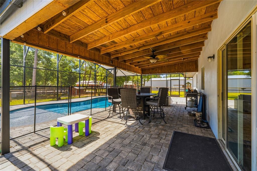 For Sale: $1,100,000 (3 beds, 2 baths, 1526 Square Feet)