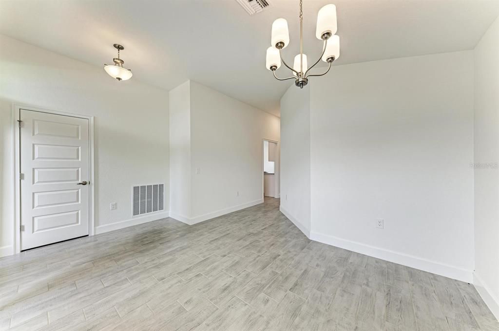 For Rent: $2,300 (3 beds, 2 baths, 1485 Square Feet)