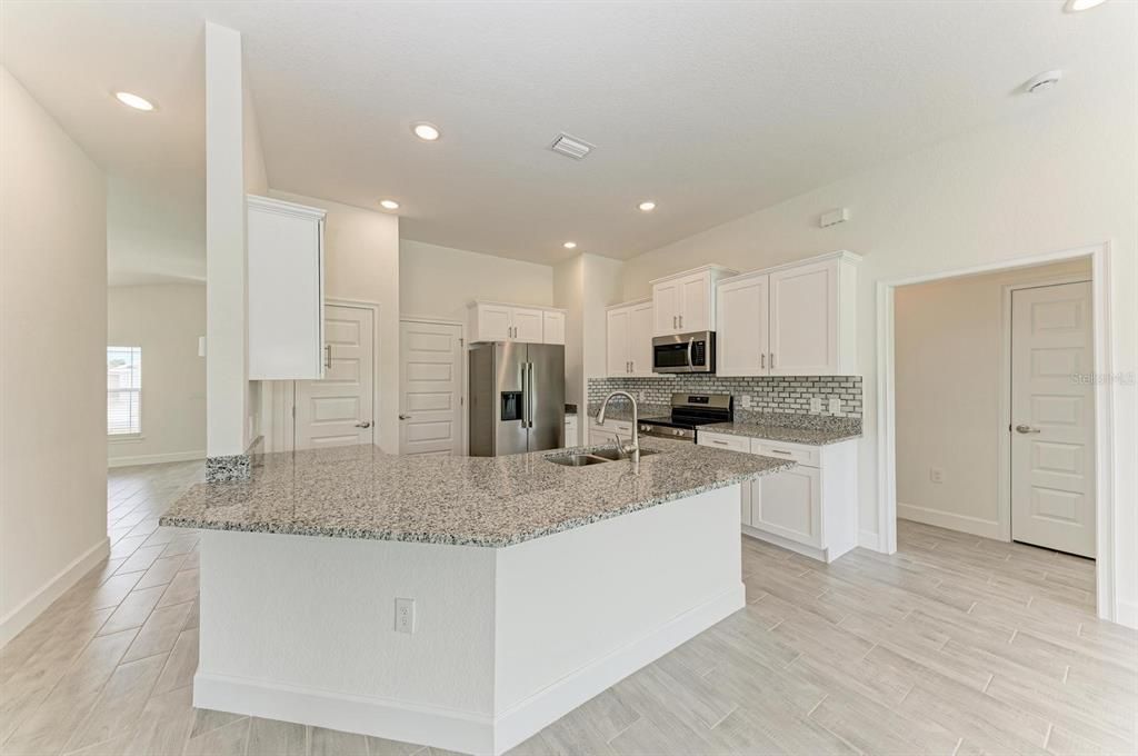 For Rent: $2,300 (3 beds, 2 baths, 1485 Square Feet)