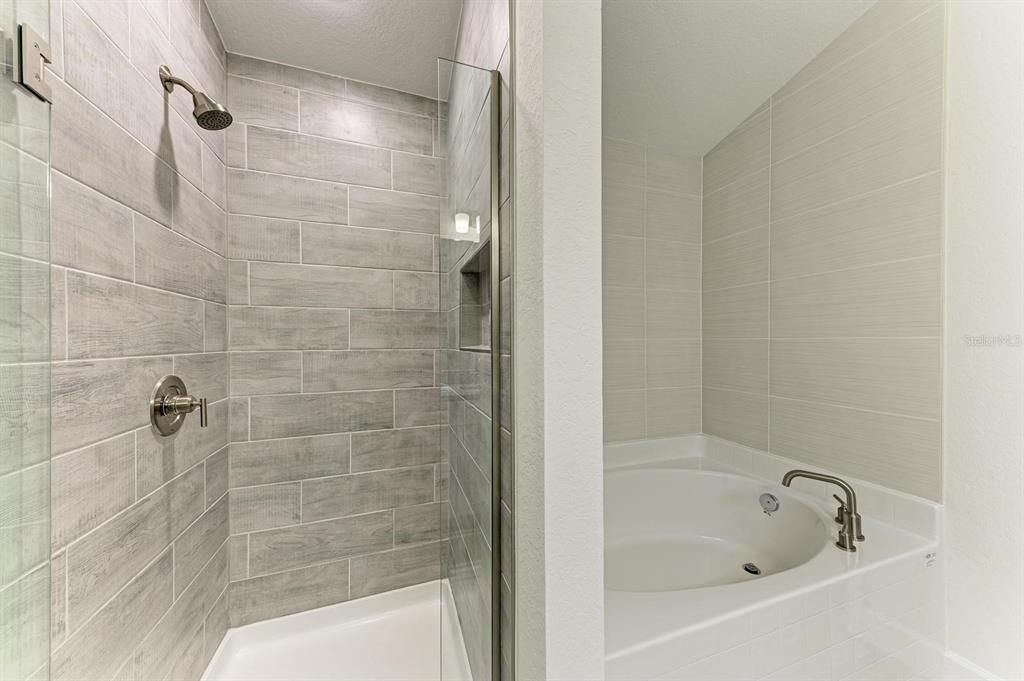 For Rent: $2,300 (3 beds, 2 baths, 1485 Square Feet)