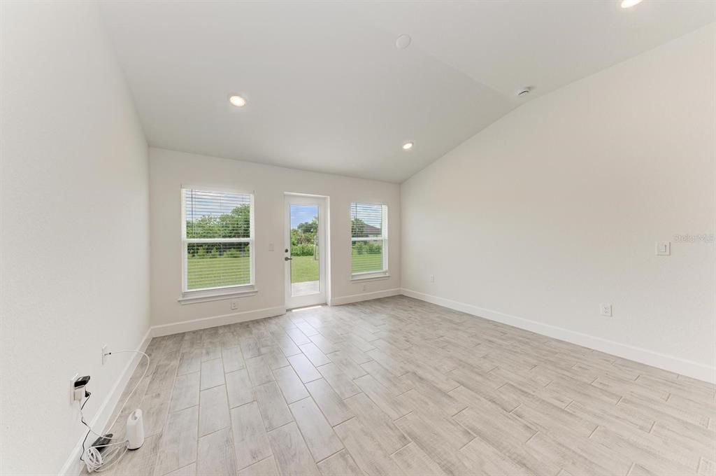 For Rent: $2,300 (3 beds, 2 baths, 1485 Square Feet)
