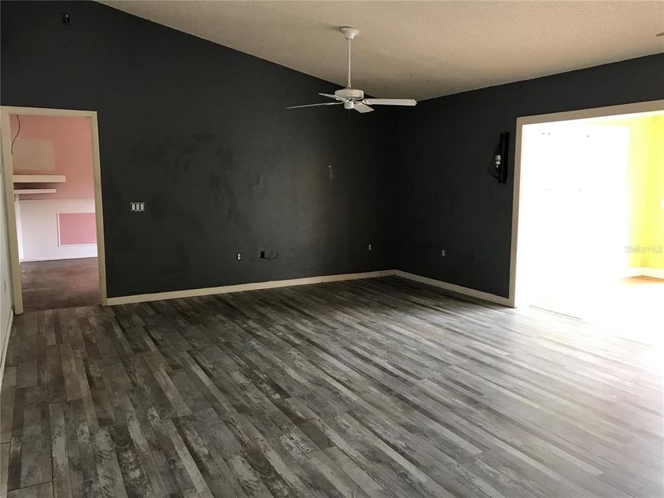 For Sale: $189,900 (3 beds, 2 baths, 1843 Square Feet)
