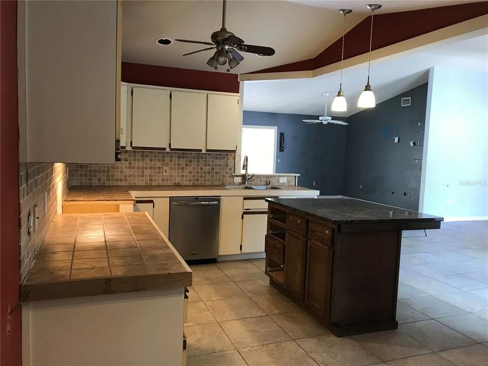 For Sale: $189,900 (3 beds, 2 baths, 1843 Square Feet)