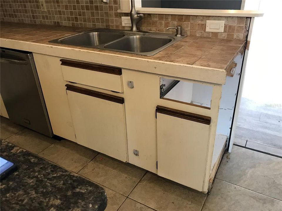 For Sale: $189,900 (3 beds, 2 baths, 1843 Square Feet)