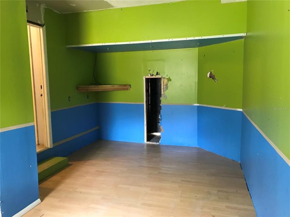 For Sale: $189,900 (3 beds, 2 baths, 1843 Square Feet)