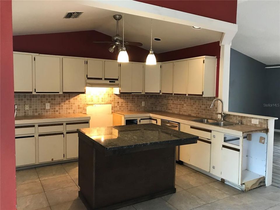 For Sale: $189,900 (3 beds, 2 baths, 1843 Square Feet)