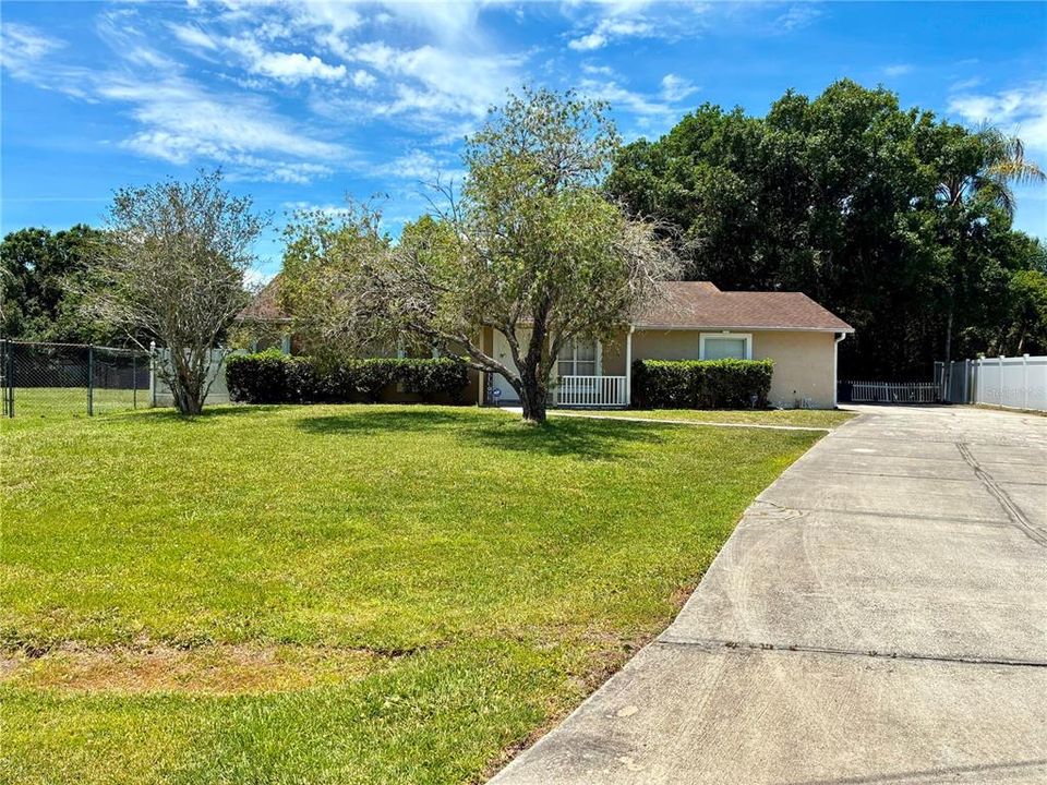 For Sale: $265,000 (3 beds, 2 baths, 1255 Square Feet)