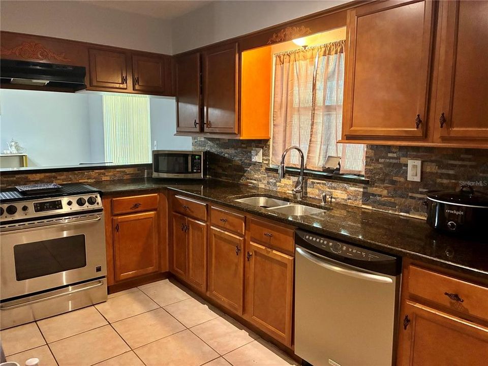 For Sale: $265,000 (3 beds, 2 baths, 1255 Square Feet)