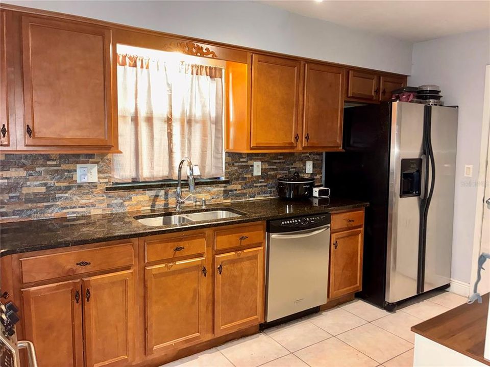 For Sale: $265,000 (3 beds, 2 baths, 1255 Square Feet)