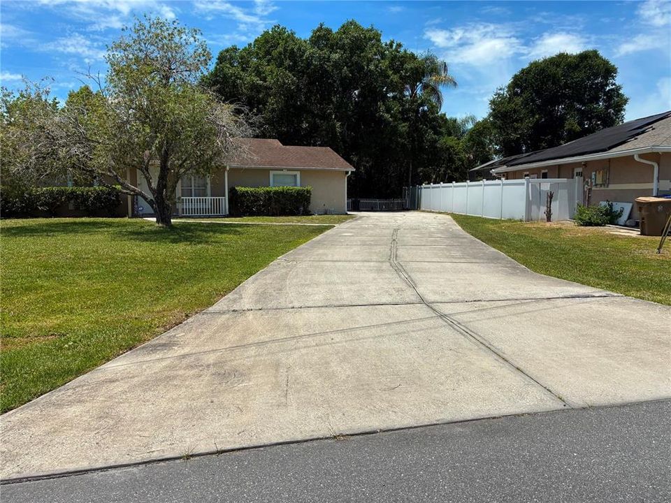 For Sale: $265,000 (3 beds, 2 baths, 1255 Square Feet)