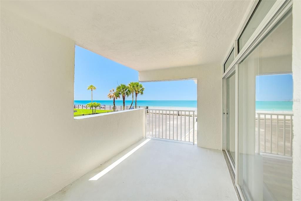 For Sale: $599,000 (2 beds, 2 baths, 1065 Square Feet)