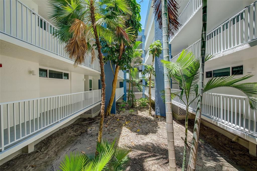 For Sale: $599,000 (2 beds, 2 baths, 1065 Square Feet)