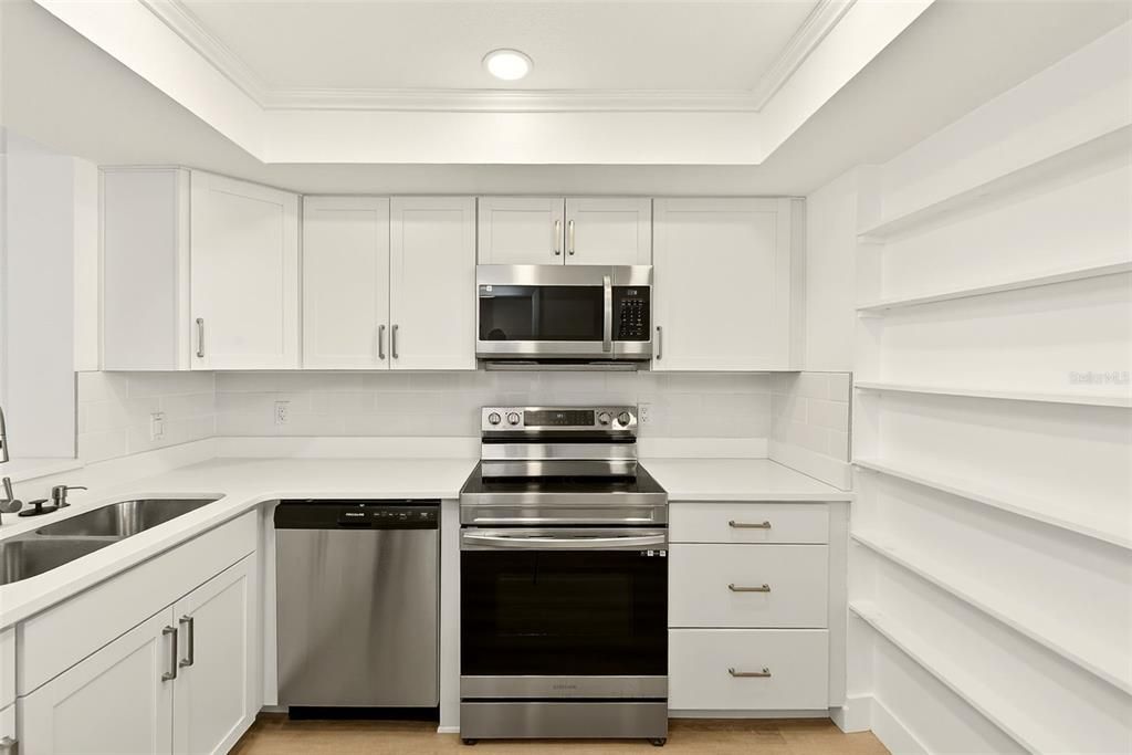 For Sale: $599,000 (2 beds, 2 baths, 1065 Square Feet)