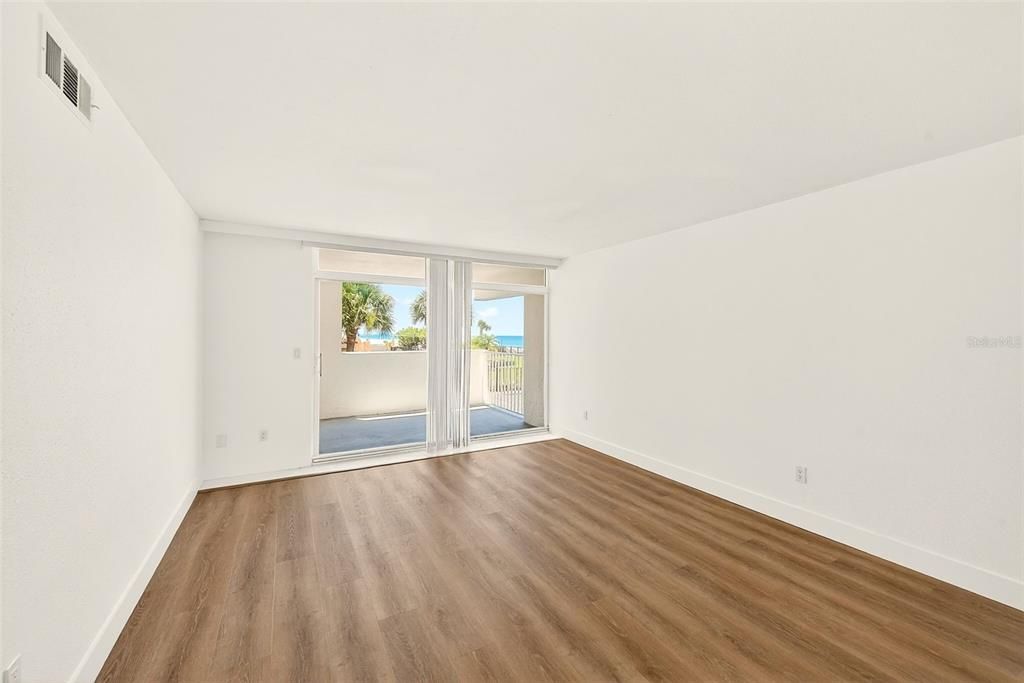For Sale: $599,000 (2 beds, 2 baths, 1065 Square Feet)