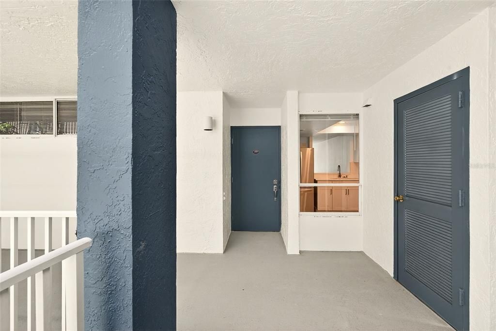 For Sale: $599,000 (2 beds, 2 baths, 1065 Square Feet)