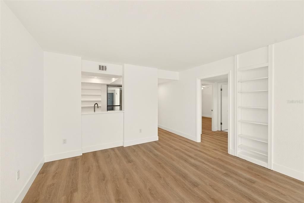 For Sale: $599,000 (2 beds, 2 baths, 1065 Square Feet)