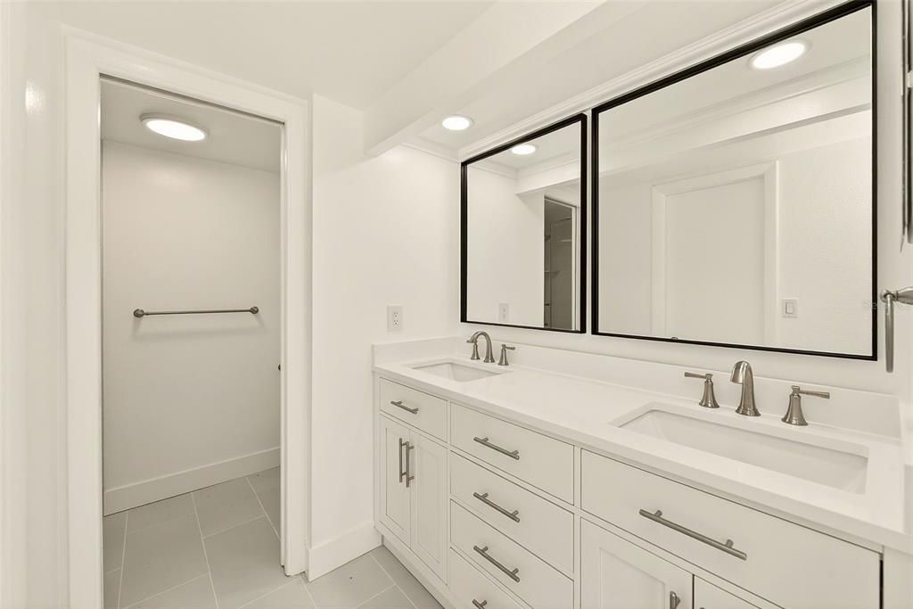 For Sale: $599,000 (2 beds, 2 baths, 1065 Square Feet)