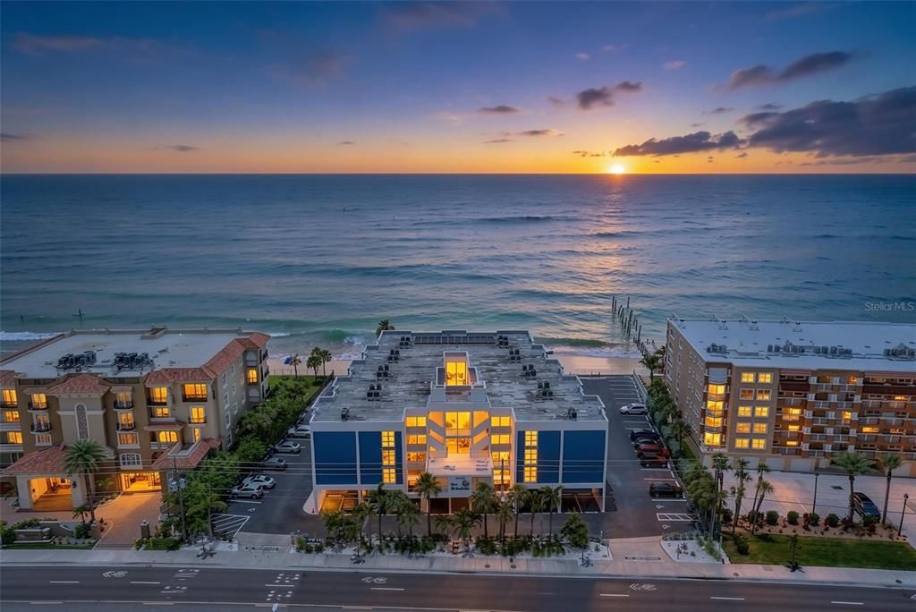 For Sale: $599,000 (2 beds, 2 baths, 1065 Square Feet)