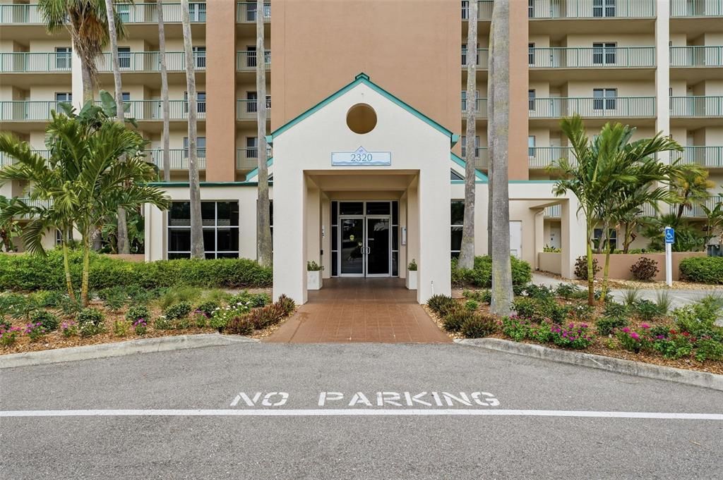 For Sale: $144,990 (2 beds, 2 baths, 936 Square Feet)