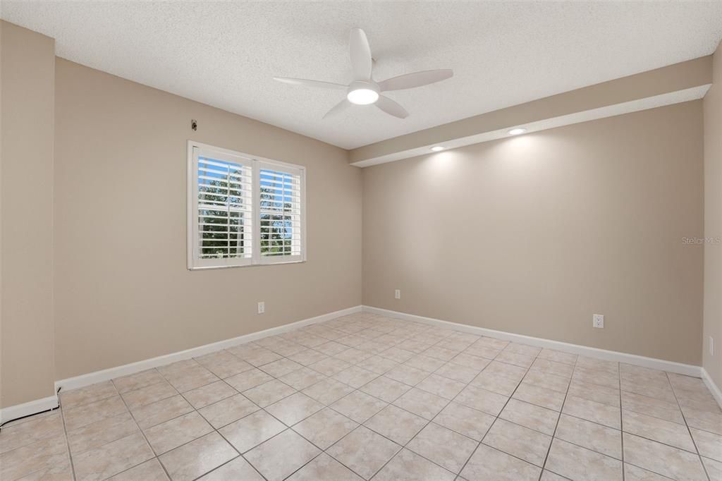 For Sale: $144,990 (2 beds, 2 baths, 936 Square Feet)