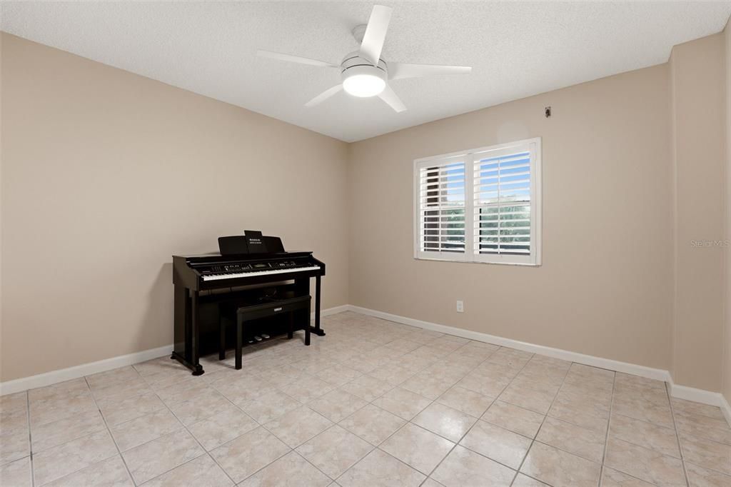 For Sale: $144,990 (2 beds, 2 baths, 936 Square Feet)