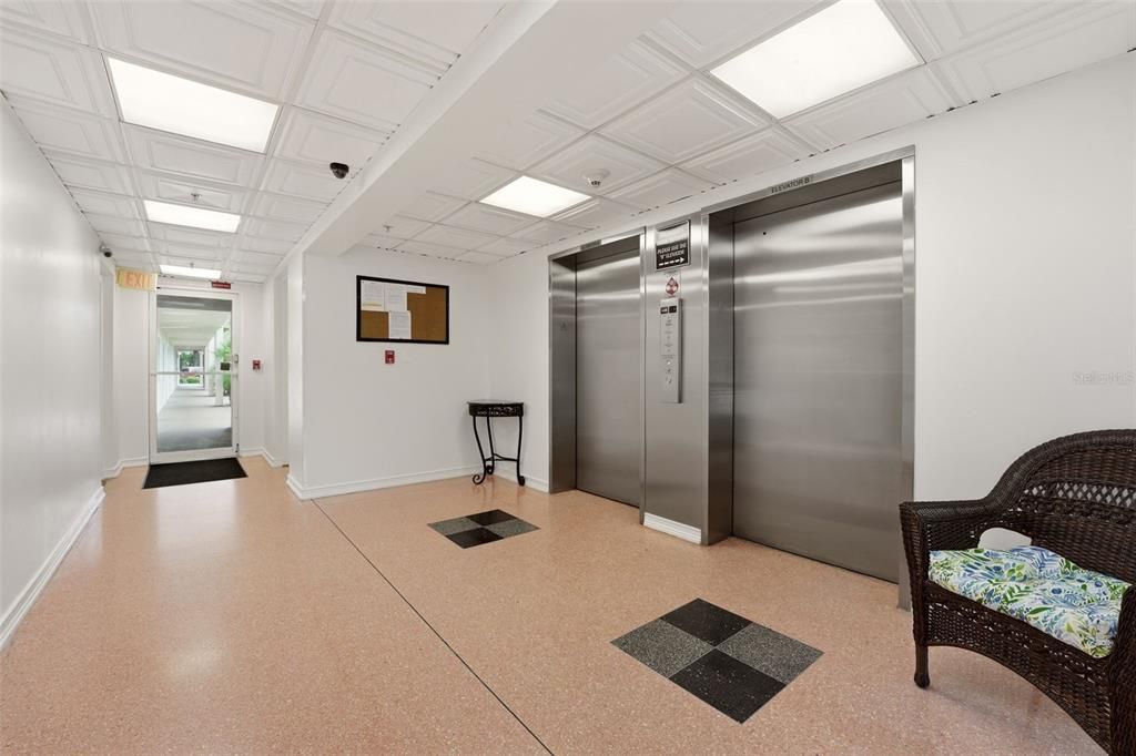 For Sale: $144,990 (2 beds, 2 baths, 936 Square Feet)