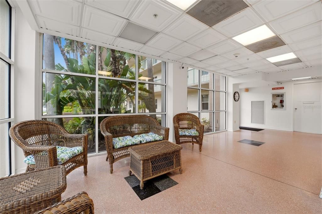 For Sale: $144,990 (2 beds, 2 baths, 936 Square Feet)