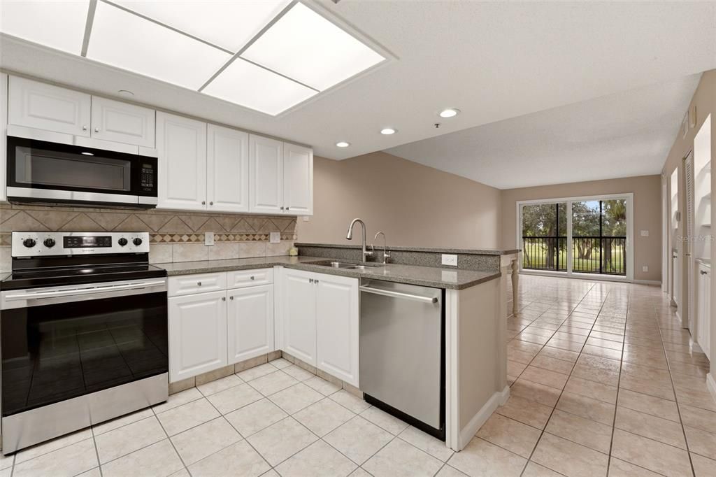 For Sale: $144,990 (2 beds, 2 baths, 936 Square Feet)