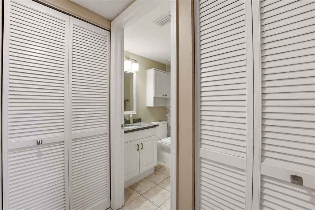 For Sale: $144,990 (2 beds, 2 baths, 936 Square Feet)