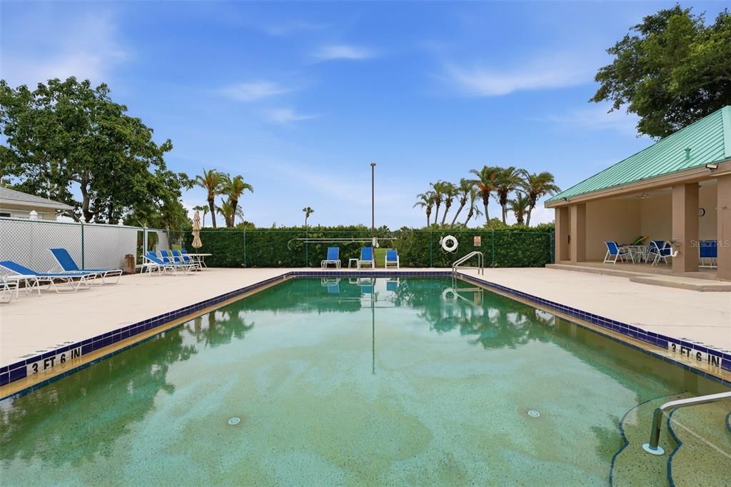 For Sale: $144,990 (2 beds, 2 baths, 936 Square Feet)