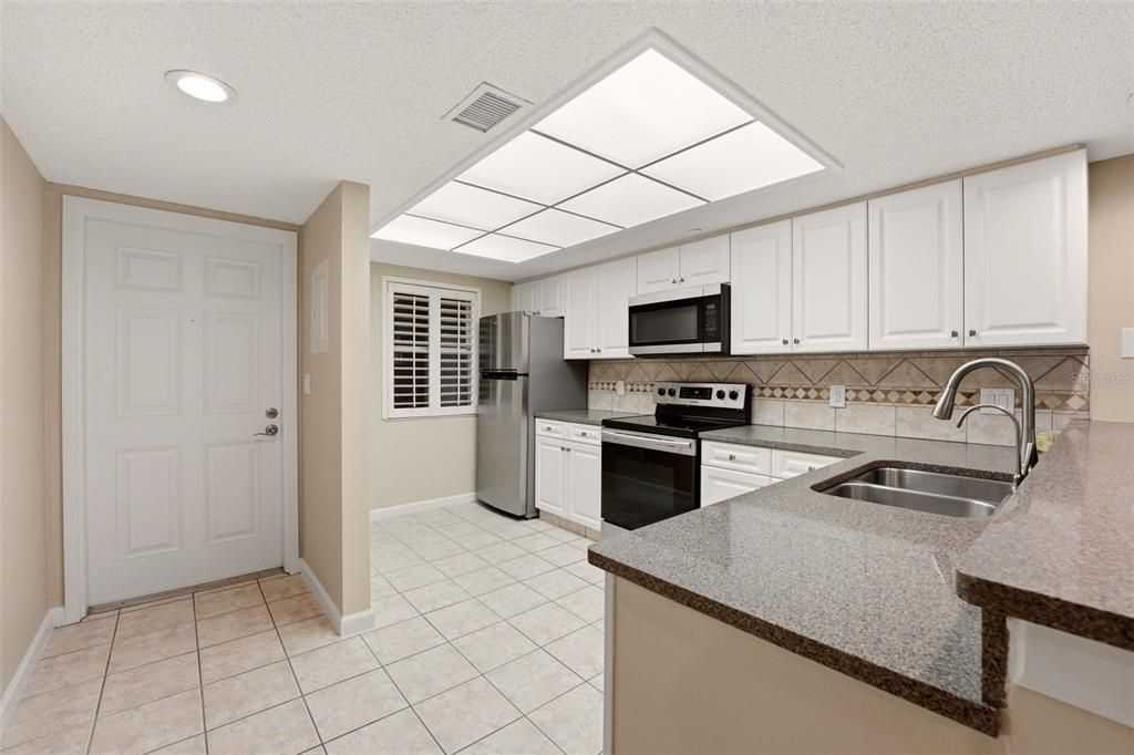 For Sale: $144,990 (2 beds, 2 baths, 936 Square Feet)