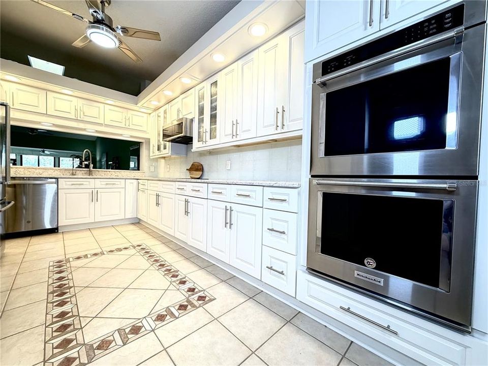 На продажу: $369,900 (2 спален, 2 ванн, 1984 Квадратных фут)
