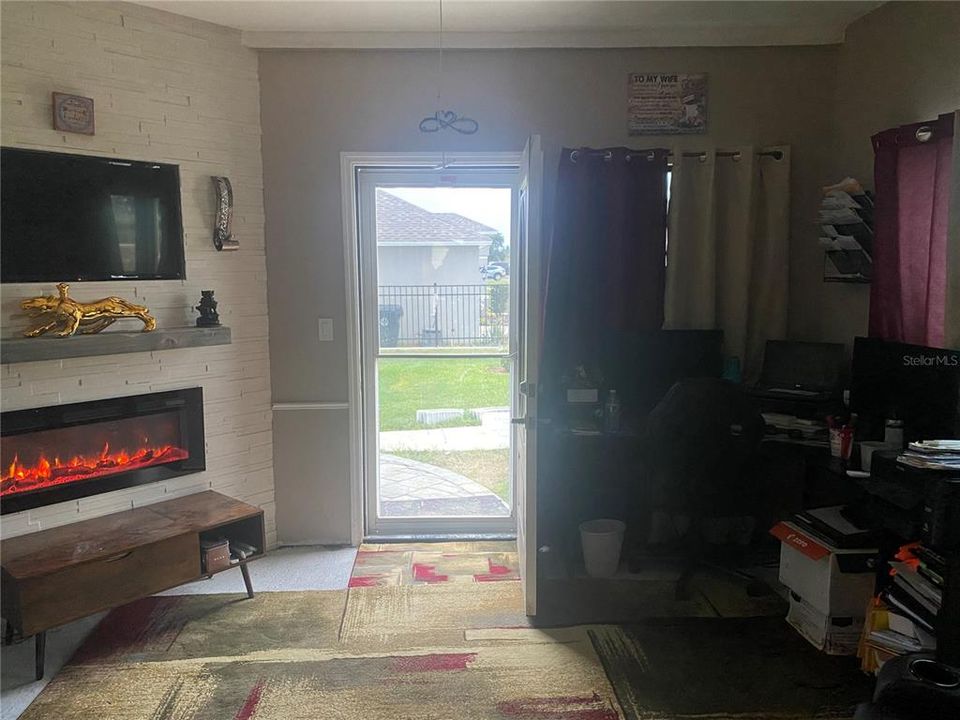 For Sale: $295,000 (3 beds, 2 baths, 1519 Square Feet)