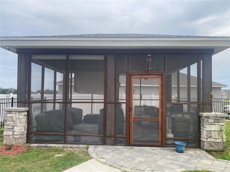 For Sale: $295,000 (3 beds, 2 baths, 1519 Square Feet)
