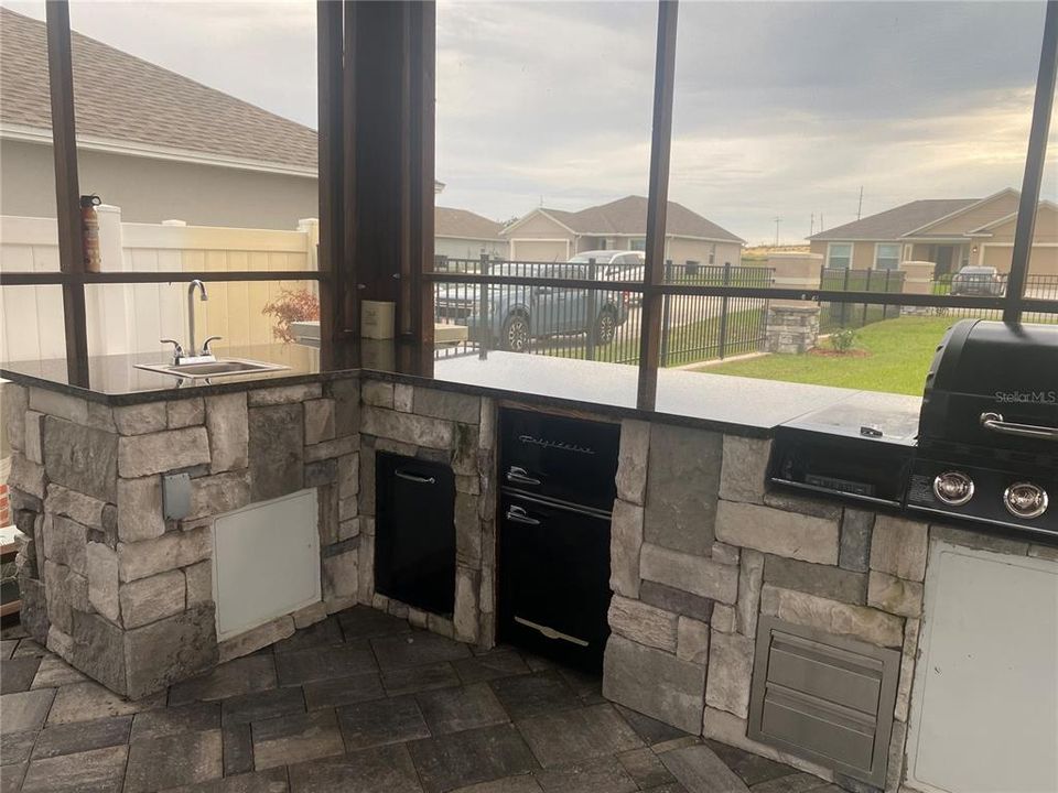 For Sale: $295,000 (3 beds, 2 baths, 1519 Square Feet)