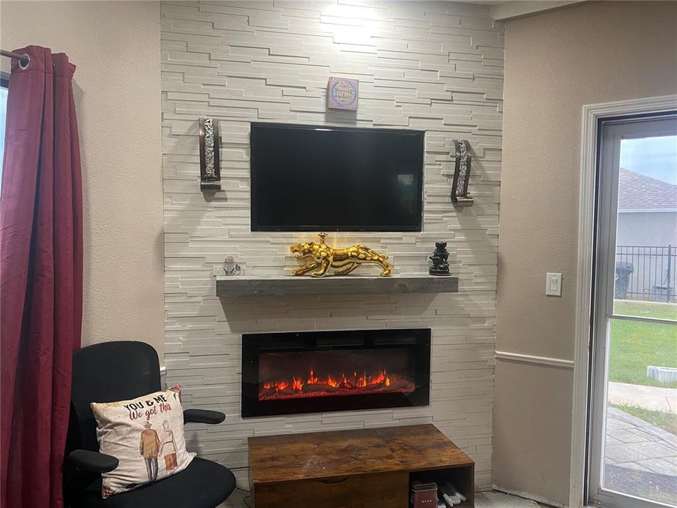 For Sale: $295,000 (3 beds, 2 baths, 1519 Square Feet)
