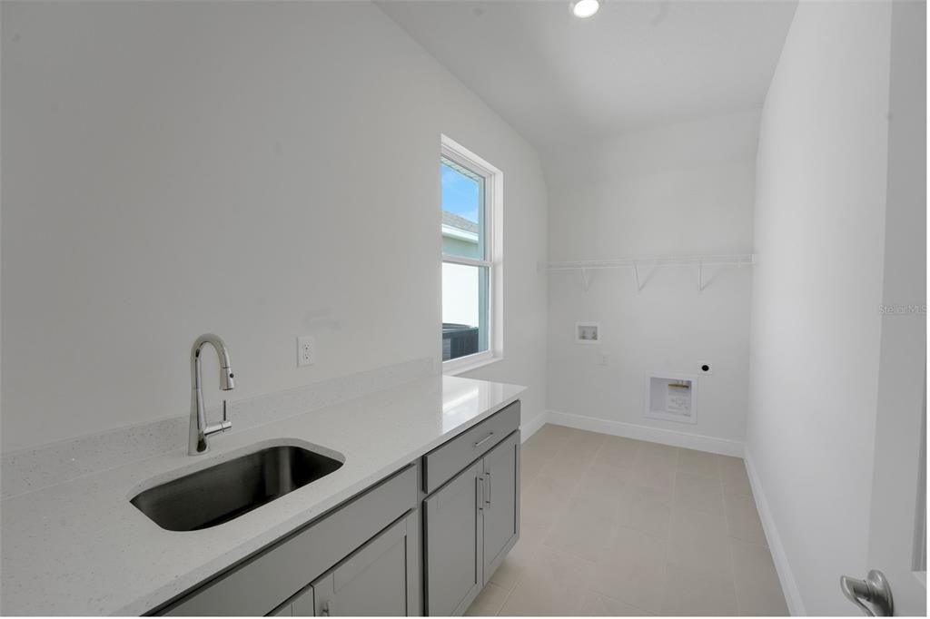 En Venta: $599,990 (5 camas, 3 baños, 3550 Pies cuadrados)