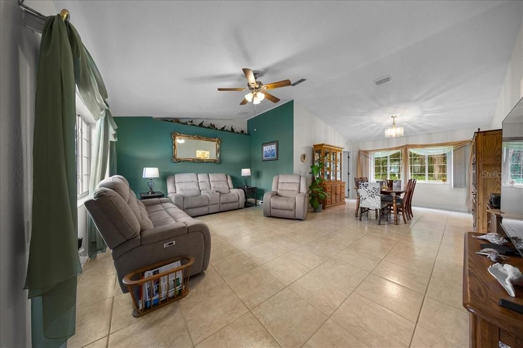 For Sale: $225,000 (2 beds, 2 baths, 1432 Square Feet)