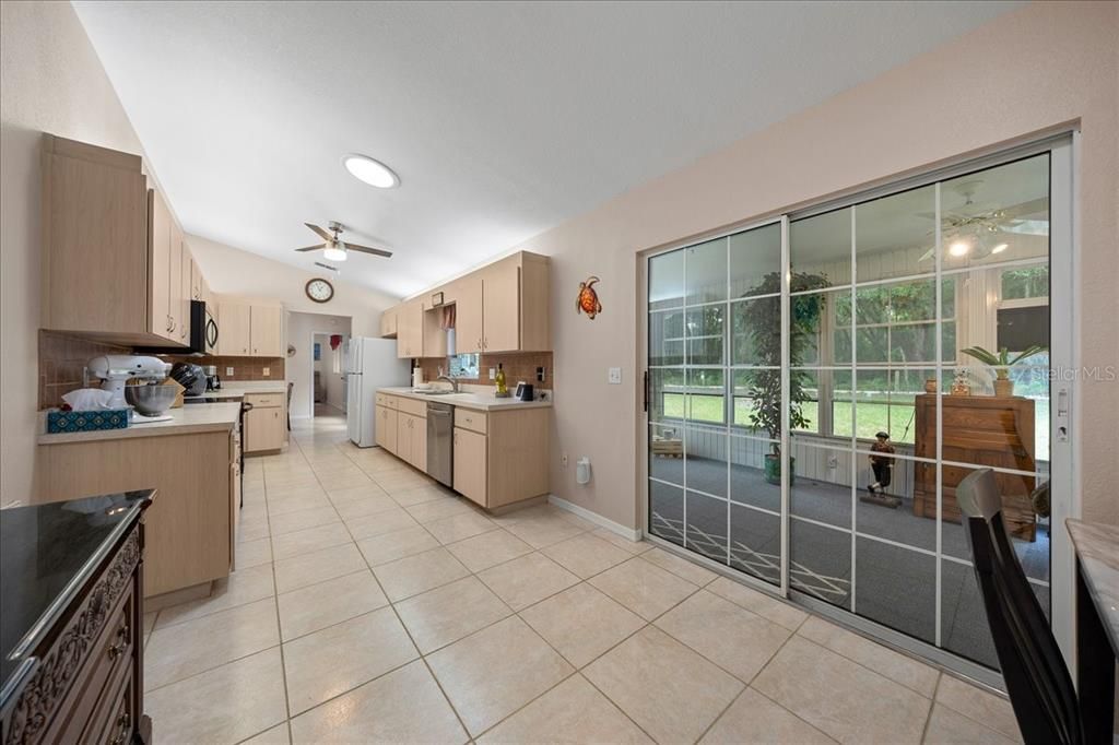 For Sale: $225,000 (2 beds, 2 baths, 1432 Square Feet)
