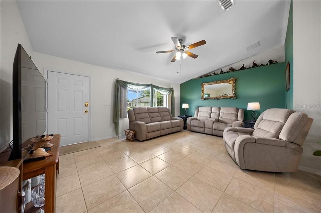 For Sale: $225,000 (2 beds, 2 baths, 1432 Square Feet)