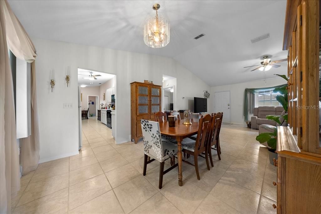 For Sale: $225,000 (2 beds, 2 baths, 1432 Square Feet)