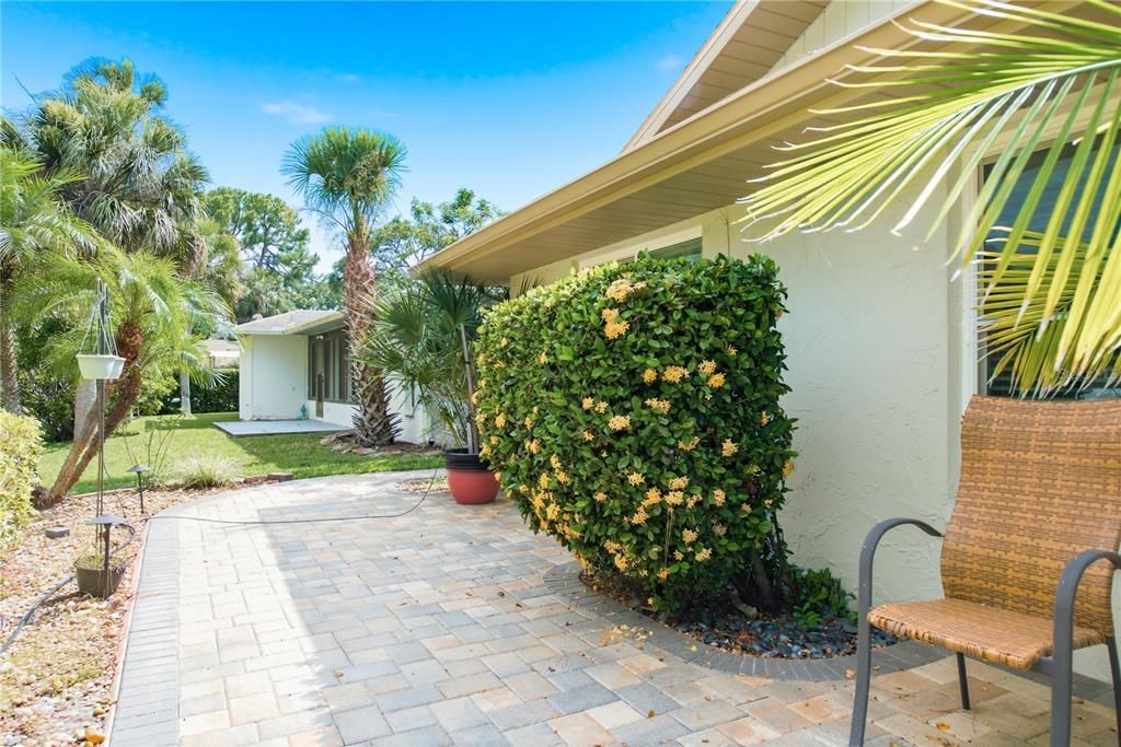 For Sale: $450,000 (3 beds, 2 baths, 2525 Square Feet)