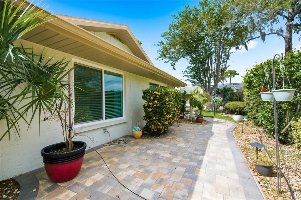 For Sale: $450,000 (3 beds, 2 baths, 2525 Square Feet)