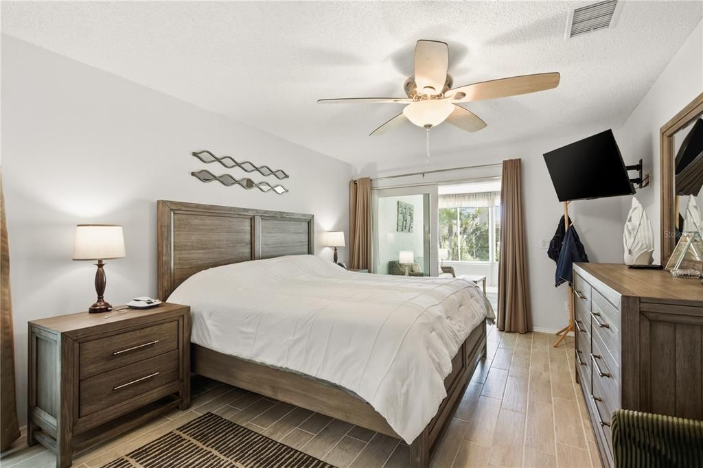 For Sale: $450,000 (3 beds, 2 baths, 2525 Square Feet)