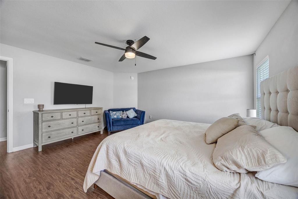 For Sale: $325,000 (4 beds, 2 baths, 1705 Square Feet)