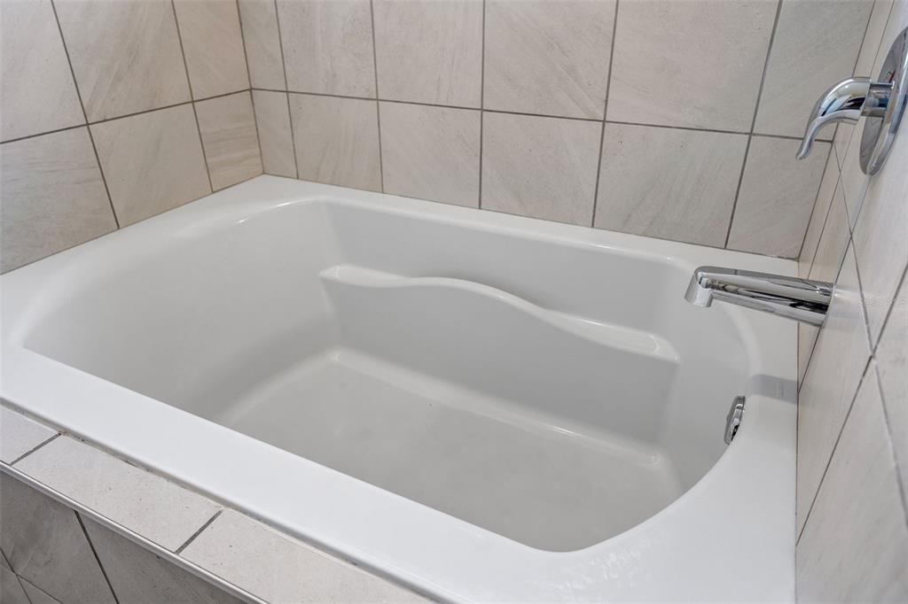 For Sale: $325,000 (4 beds, 2 baths, 1705 Square Feet)
